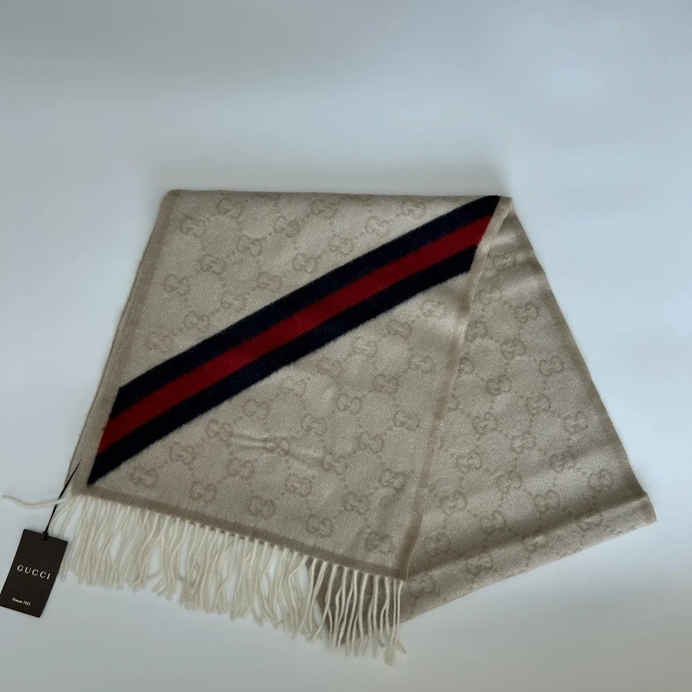 New With Tags Gucci Nikky Wool Alpaca Monogram Web Beige Scarf Shawl Fringe